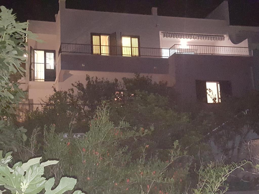 Apartments Pero ポドゥゴラ エクステリア 写真